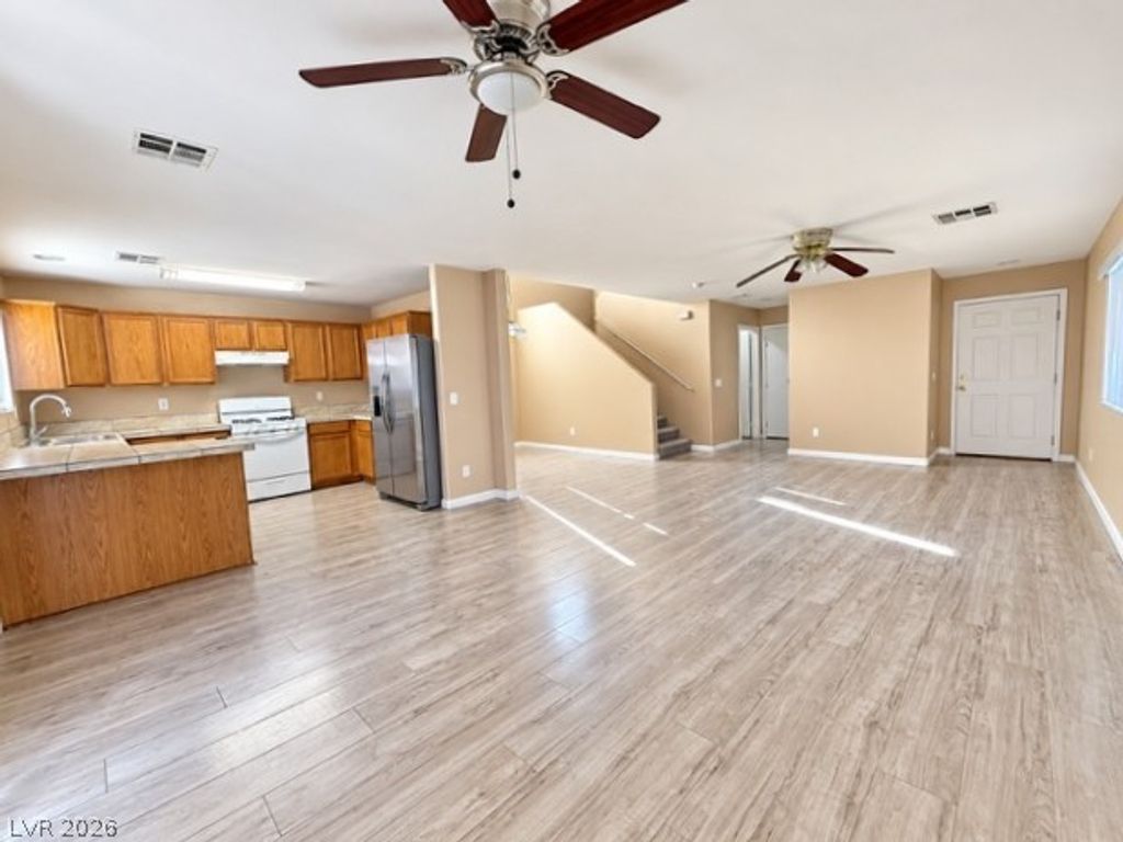 5926 Stone Hollow Avenue, Las Vegas, NV 89156 — photo 3
