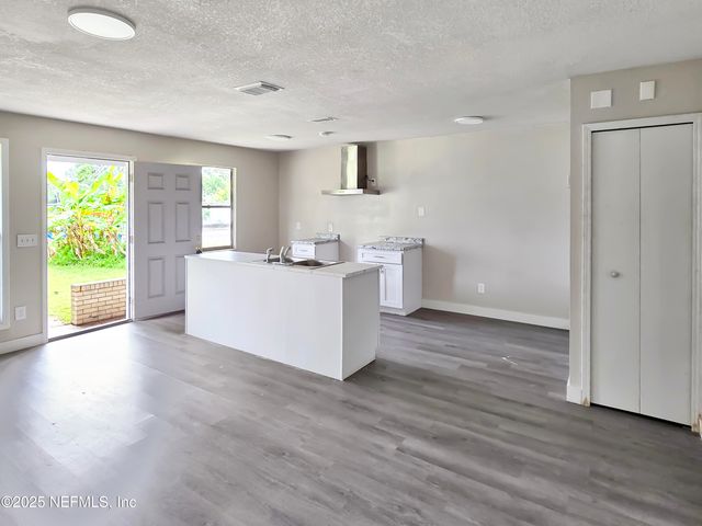 7811 JASPER Avenue, Jacksonville, FL 32211