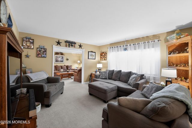 69 E Connecticut Concourse, Jackson, NJ 08527