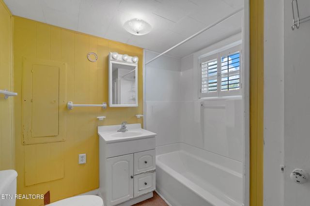 2873 Main St, Surgoinsville, TN 37873