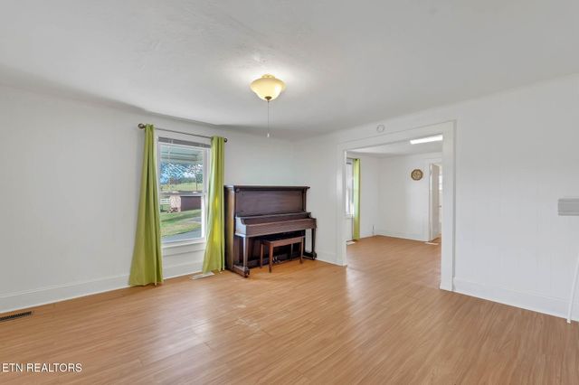 2873 Main St, Surgoinsville, TN 37873