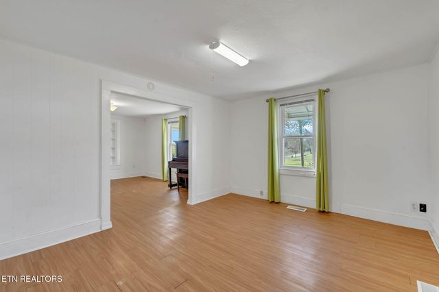 2873 Main St, Surgoinsville, TN 37873