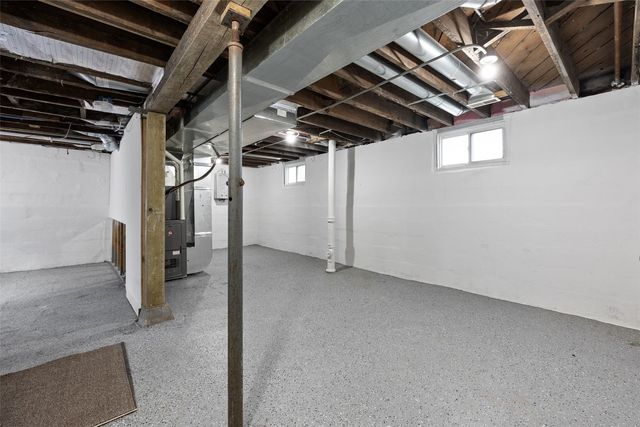 816 9th Street NW, Cedar Rapids, IA 52405