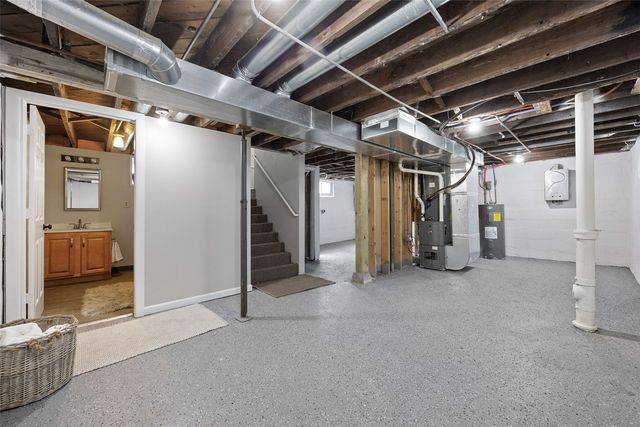 816 9th Street NW, Cedar Rapids, IA 52405