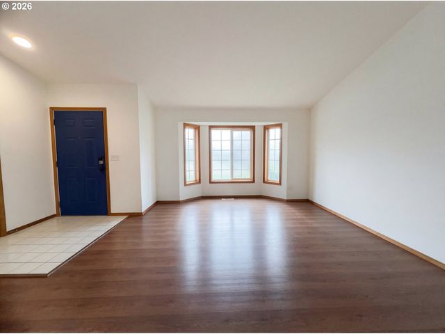 8641 Ne WINDSTONE St, Beaverton, OR 97006