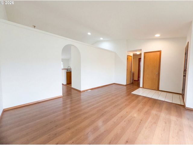 8641 Ne WINDSTONE St, Beaverton, OR 97006