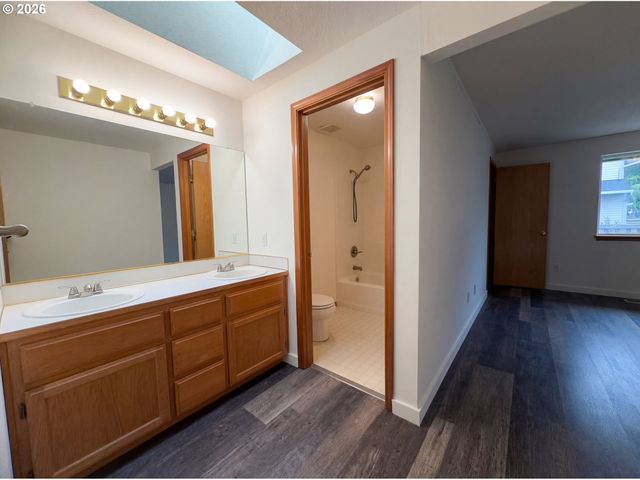 8641 Ne WINDSTONE St, Beaverton, OR 97006