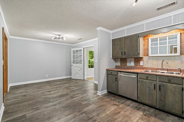 604 Pine Oaks Drive, Tunnel Hill, GA 30755