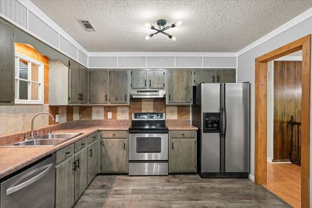 604 Pine Oaks Drive, Tunnel Hill, GA 30755