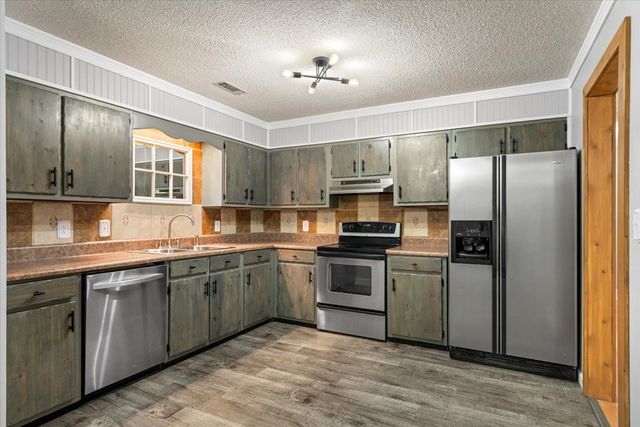 604 Pine Oaks Drive, Tunnel Hill, GA 30755
