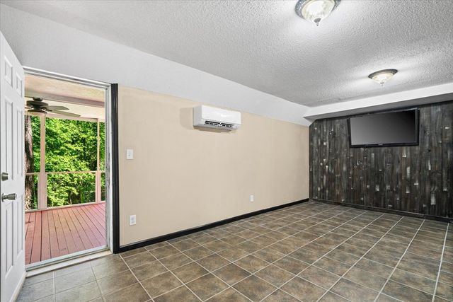 604 Pine Oaks Drive, Tunnel Hill, GA 30755