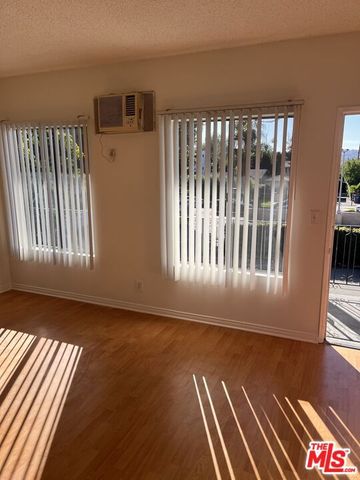 14435 Tiara Street, Van Nuys (los Angeles), CA 91401