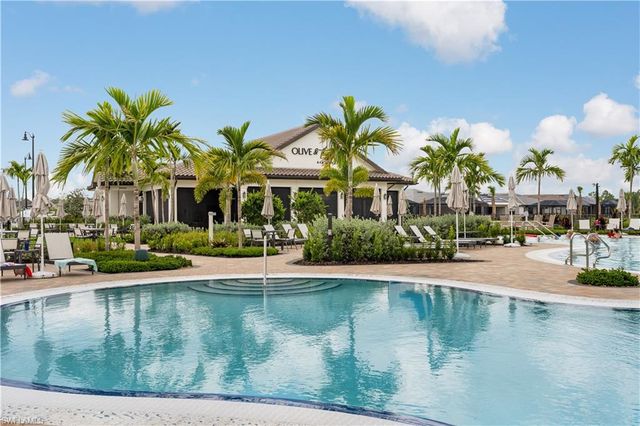 2104 Freemont WAY NE, Naples, FL 34120