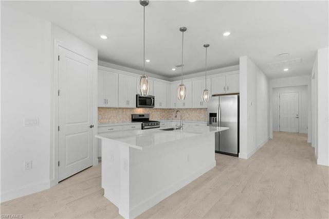 2104 Freemont WAY NE, Naples, FL 34120