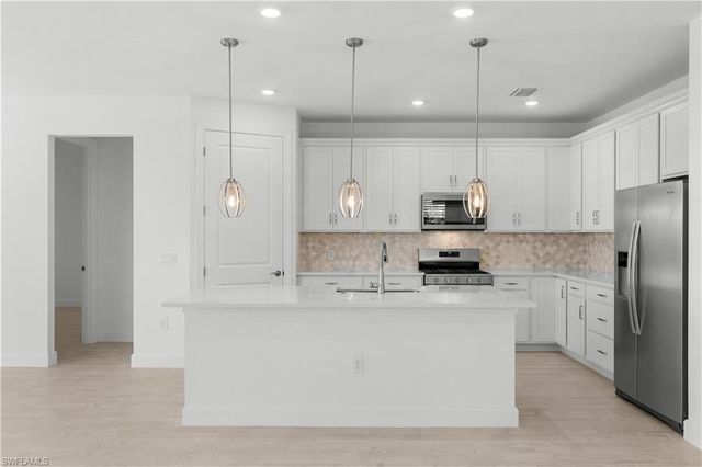 2104 Freemont WAY NE, Naples, FL 34120