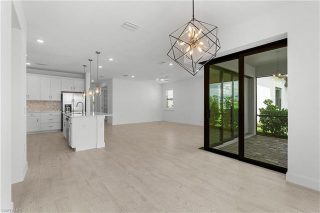 2104 Freemont WAY NE, Naples, FL 34120