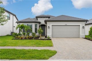 2104 Freemont WAY NE, Naples, FL 34120