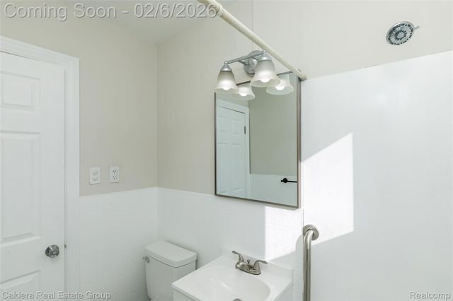 44686 Davis Drive, Utica, MI 48317