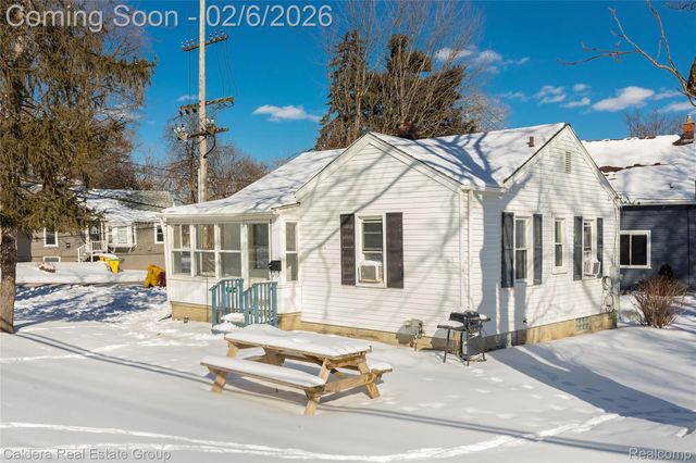 44686 Davis Drive, Utica, MI 48317