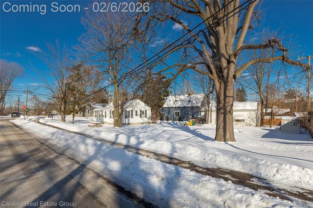 44686 Davis Drive, Utica, MI 48317