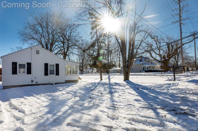 44686 Davis Drive, Utica, MI 48317