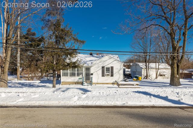 44686 Davis Drive, Utica, MI 48317