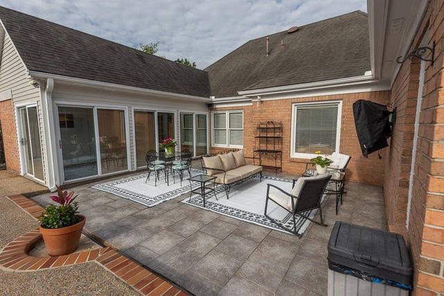 812 PLANTERS RIDGE DR, Collierville, TN 38017
