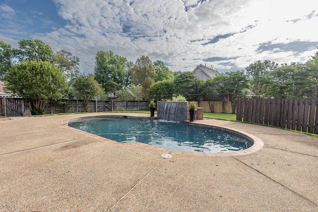 812 PLANTERS RIDGE DR, Collierville, TN 38017