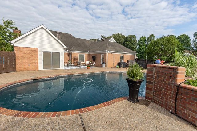 812 PLANTERS RIDGE DR, Collierville, TN 38017