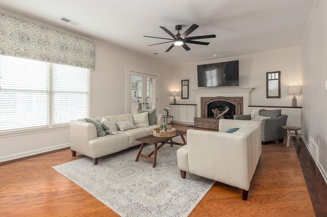 812 PLANTERS RIDGE DR, Collierville, TN 38017