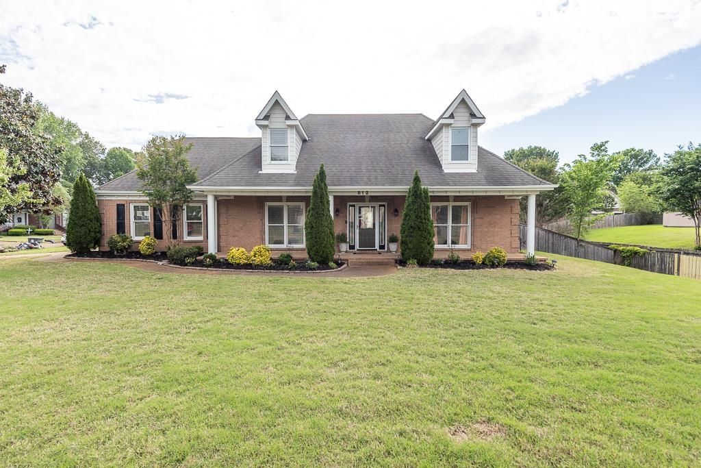 812 PLANTERS RIDGE DR, Collierville, TN 38017