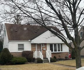 25534 Mackinac Street, Roseville, MI 48066