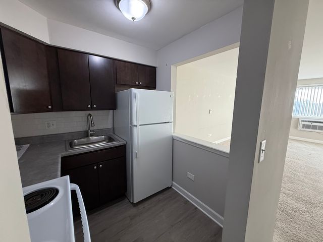 7300 W North Avenue 5E, Elmwood Park, IL 60707