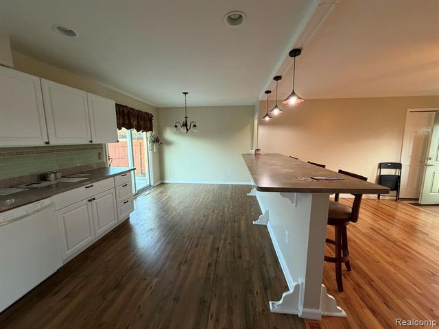 38386 Maes Street, Westland, MI 48186