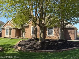 2616 Pebble Beach Drive, Oakland Charter Township, MI 48363