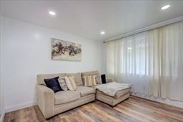 74 Oakland St, Brockton, MA 02302