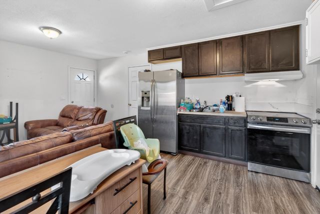 2504 Paradise Rd, Modesto, CA 95358