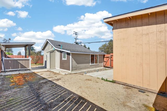 2504 Paradise Rd, Modesto, CA 95358