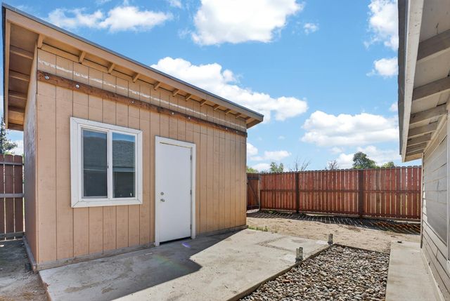 2504 Paradise Rd, Modesto, CA 95358