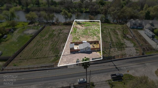 2504 Paradise Rd, Modesto, CA 95358