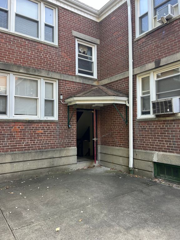 290 N Bishop Bishop Avenue 12, Bridgeport, CT 06610