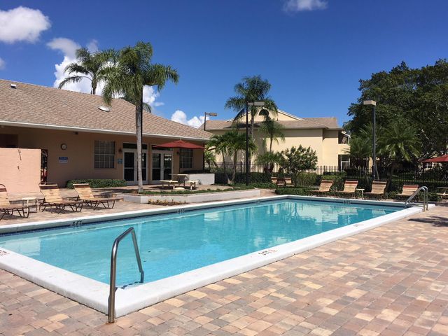 641 Cypress Lake Boulevard P, Deerfield Beach, FL 33064