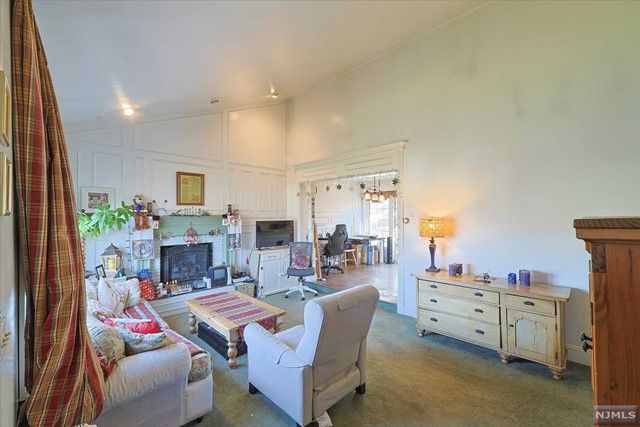 56 Ronald Court, Ramsey, NJ 07446