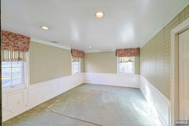 56 Ronald Court, Ramsey, NJ 07446