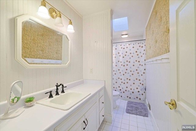 56 Ronald Court, Ramsey, NJ 07446