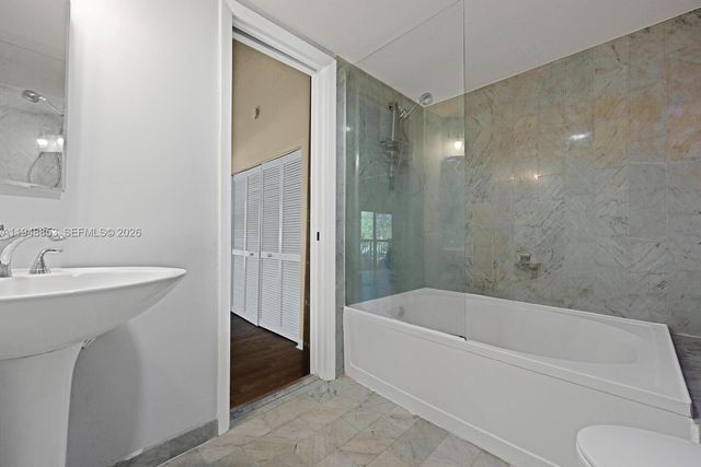 7867 SW 102nd Ln, Miami, FL 33156