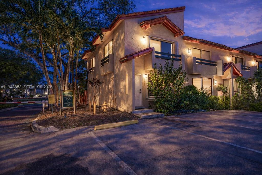 7867 SW 102nd Ln, Miami, FL 33156