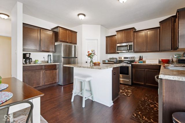 2094 Buckthorn Drive, Columbus, IN 47201