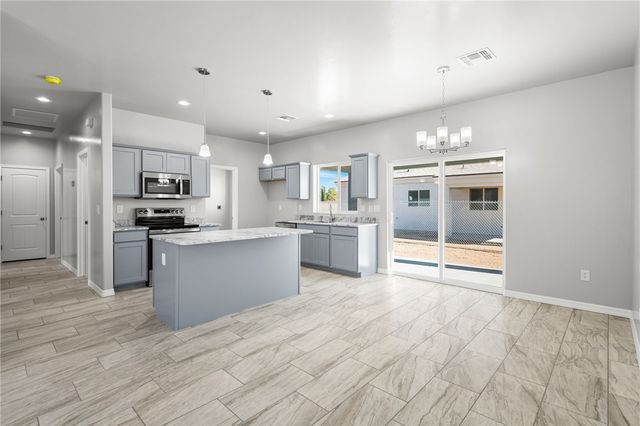 2265 E Ames Avenue, Kingman, AZ 86409