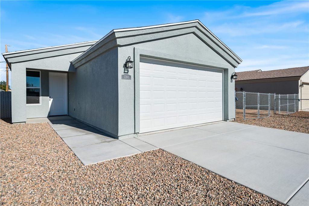 2265 E Ames Avenue, Kingman, AZ 86409